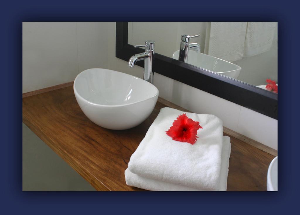 L'Hirondelle Self Catering Guest House Anse Volbert Village  Room photo